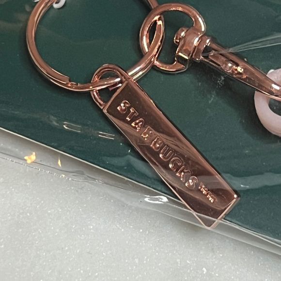 NWT Starbucks 2023 Holiday Pink Star Reusable Hot Cup Lid Stopper Keychain - Picture 5 of 7